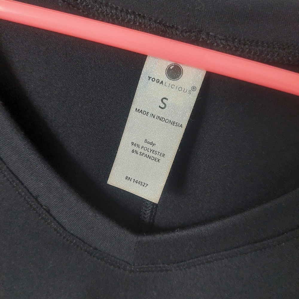 🌺 Yogalicious Black & Gray Tops - Picture 3 of 6